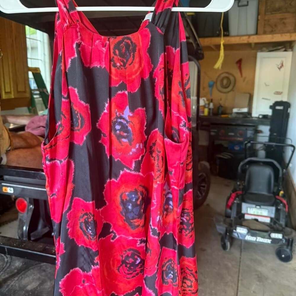 Violet & Claire Silky Tank Top Size L Red Black Floral Blouse
